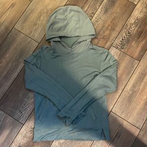 Athleta turquoise sweatshirt,rainjacket type fabric on the hood/pocket entrances